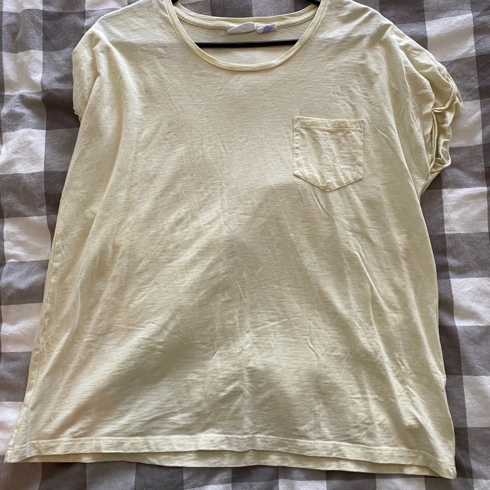 Yellow tee shirt